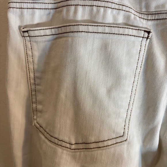 EILEEN FISHER Sz 8 Soft Denim Contrasting Stitch Slim Leg Mid-Rise Jeans - Picture 10 of 12